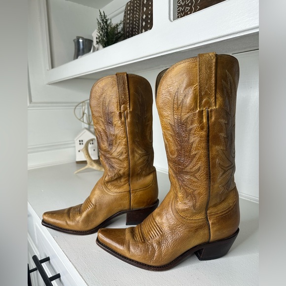 Charlie 1 Horse Shoes - Charlie 1 Horse Tan Classic Embroidered Leather Western Boots – Women’s Size 7B